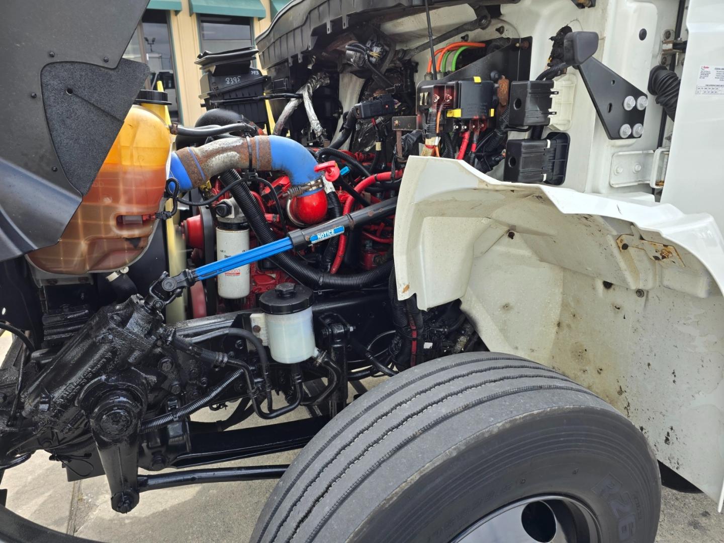 2016 WHITE /BLACK INTERNATIONAL 4300 with an CUMMINS ISB 6.7L 240HP engine, ALLISON 2500RDS AUTOMATIC transmission, located at 9172 North Fwy, Houston, TX, 77037, (713) 910-6868, 29.887470, -95.411903 - Photo#14